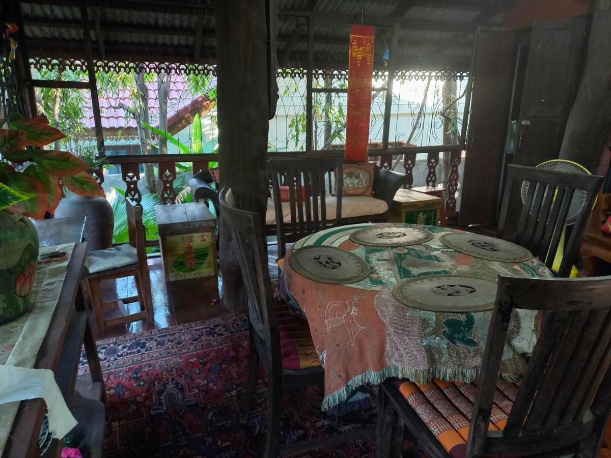 ホテル Teak House チエンマイ エクステリア 写真