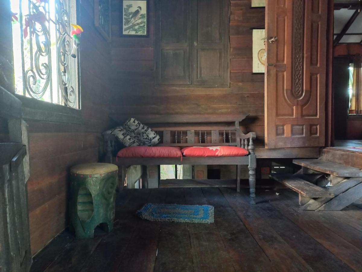 ホテル Teak House チエンマイ エクステリア 写真