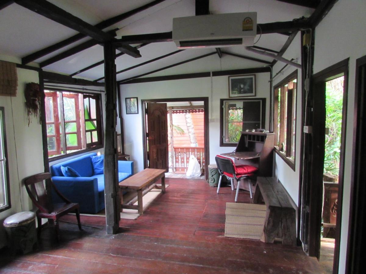 ホテル Teak House チエンマイ エクステリア 写真