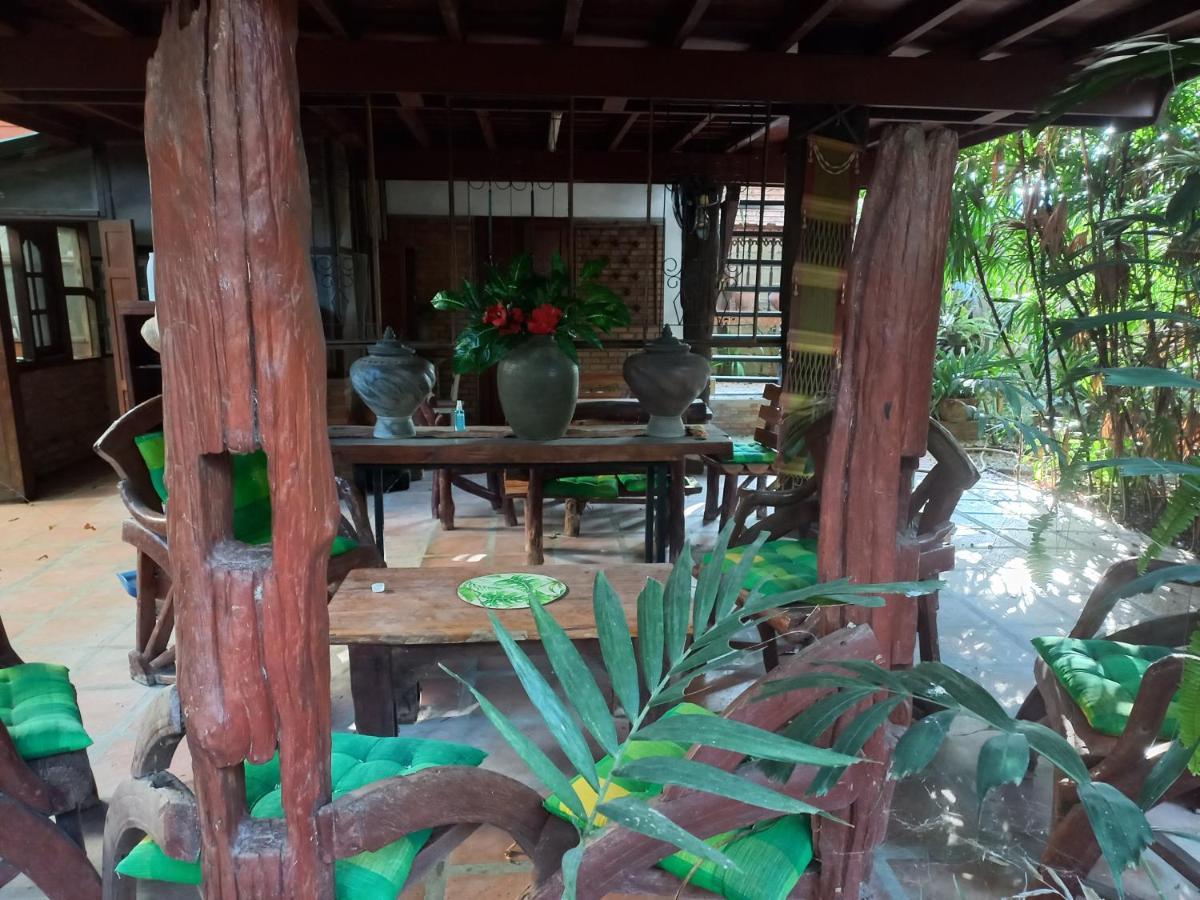 ホテル Teak House チエンマイ エクステリア 写真