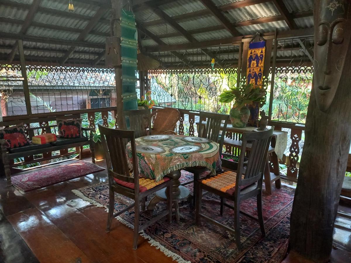 ホテル Teak House チエンマイ エクステリア 写真