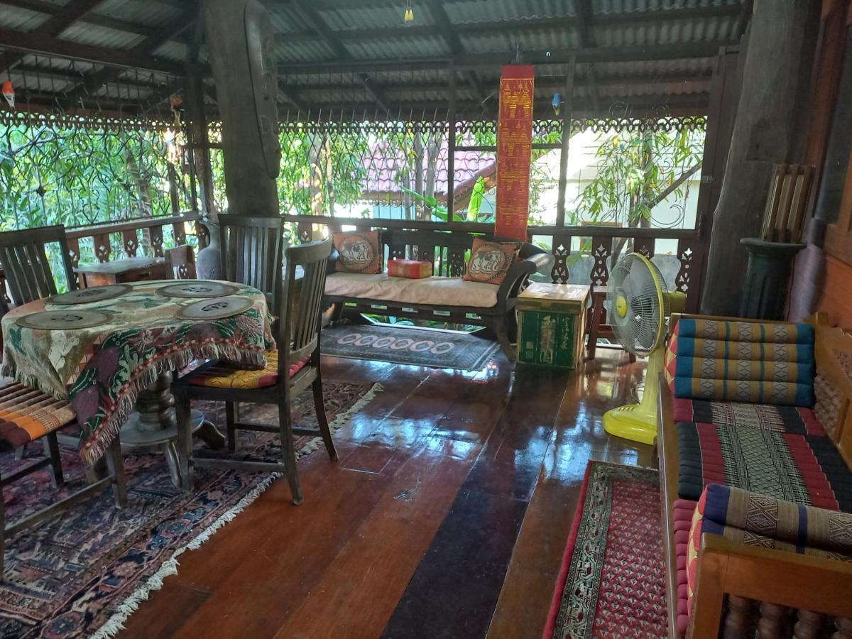 ホテル Teak House チエンマイ エクステリア 写真
