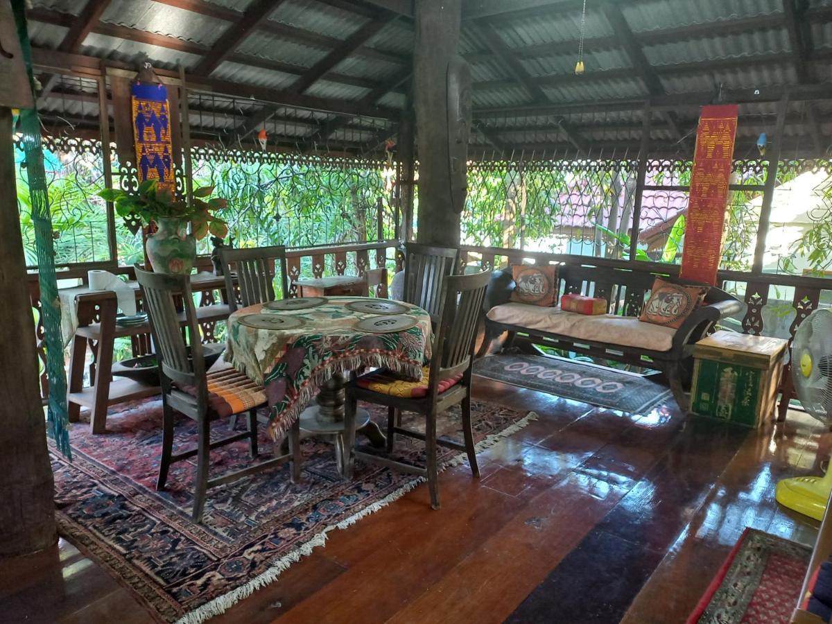 ホテル Teak House チエンマイ エクステリア 写真
