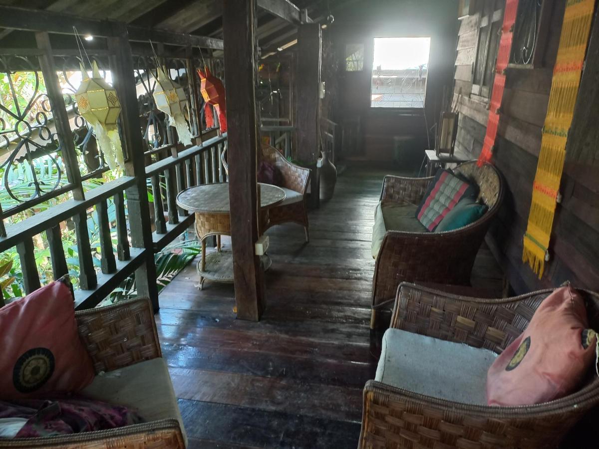 ホテル Teak House チエンマイ エクステリア 写真