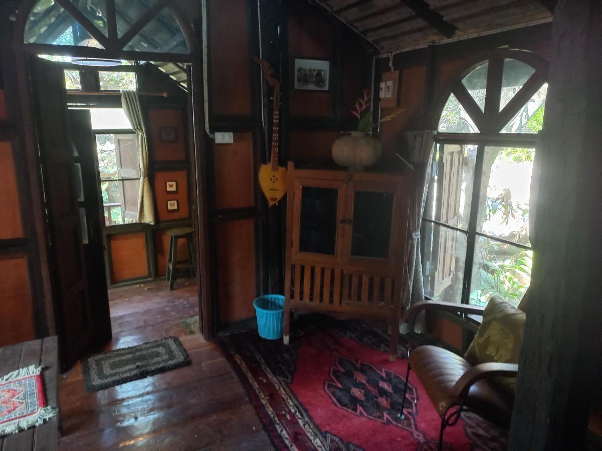 ホテル Teak House チエンマイ エクステリア 写真