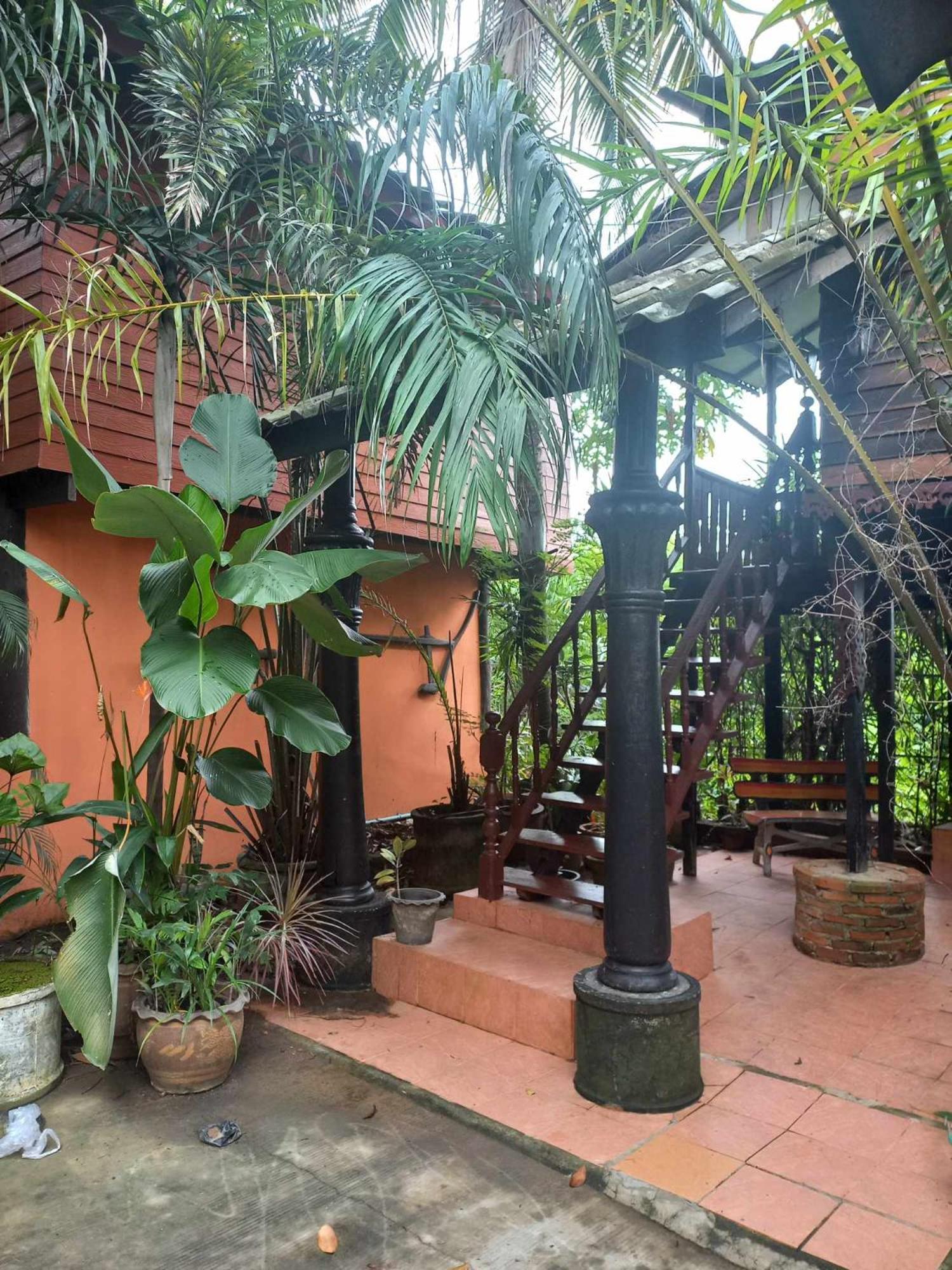 ホテル Teak House チエンマイ エクステリア 写真