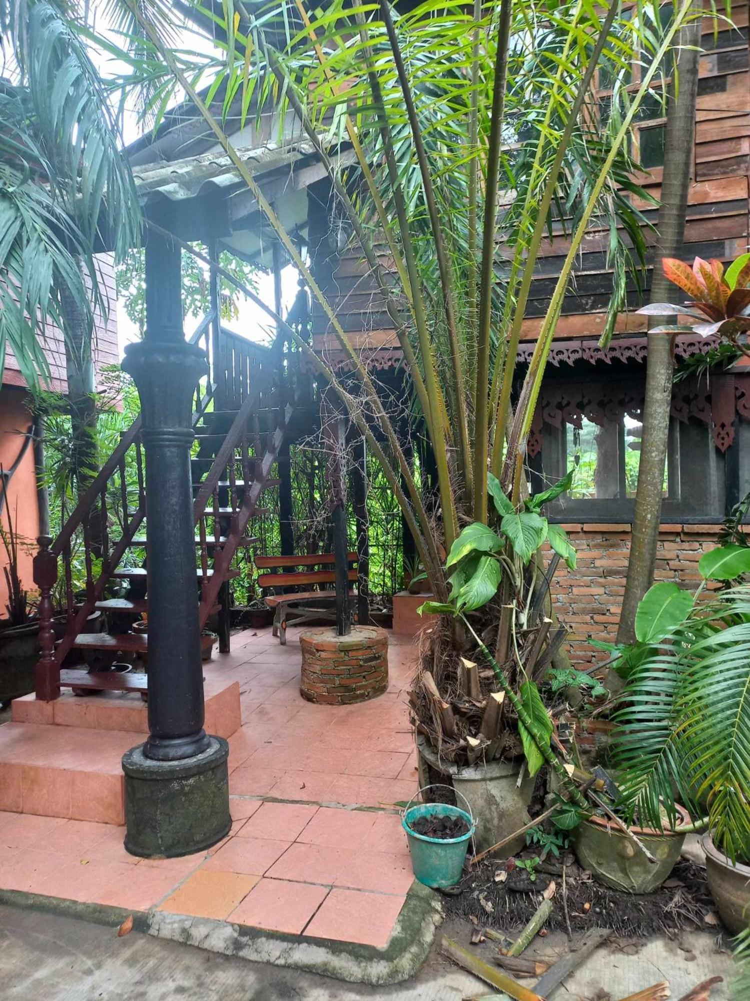 ホテル Teak House チエンマイ エクステリア 写真
