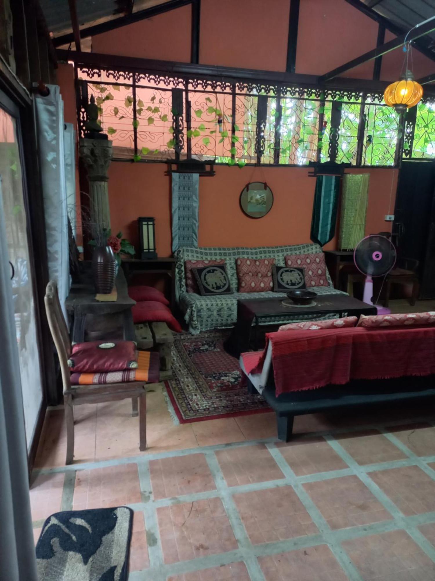 ホテル Teak House チエンマイ エクステリア 写真
