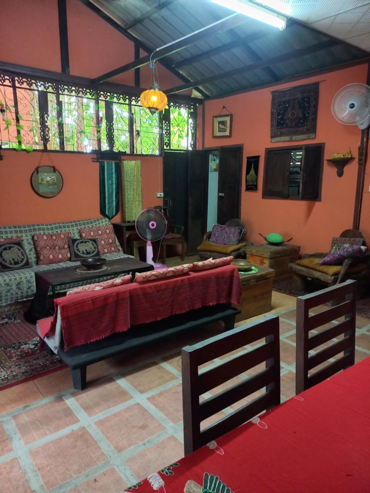ホテル Teak House チエンマイ エクステリア 写真