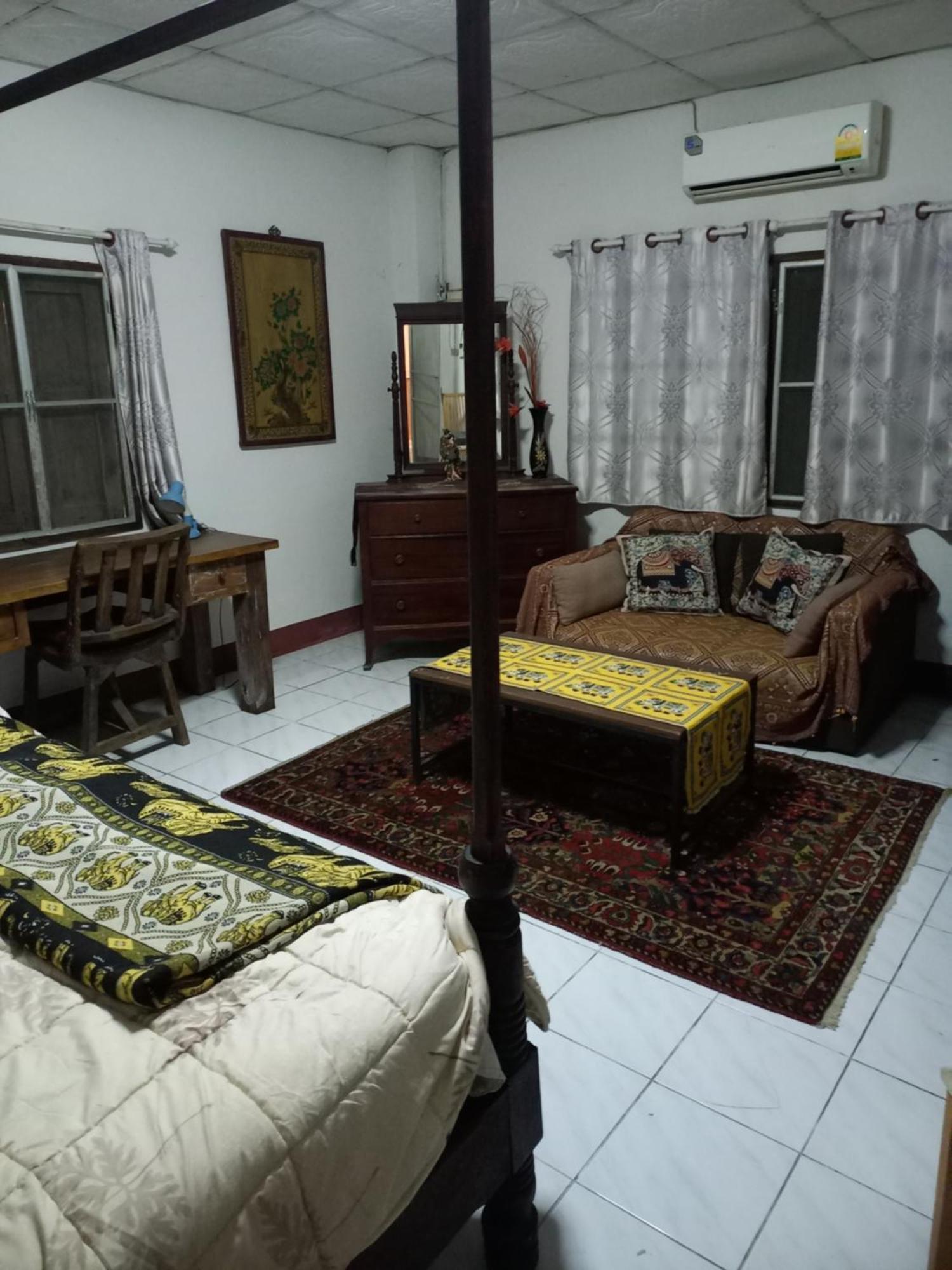 ホテル Teak House チエンマイ エクステリア 写真