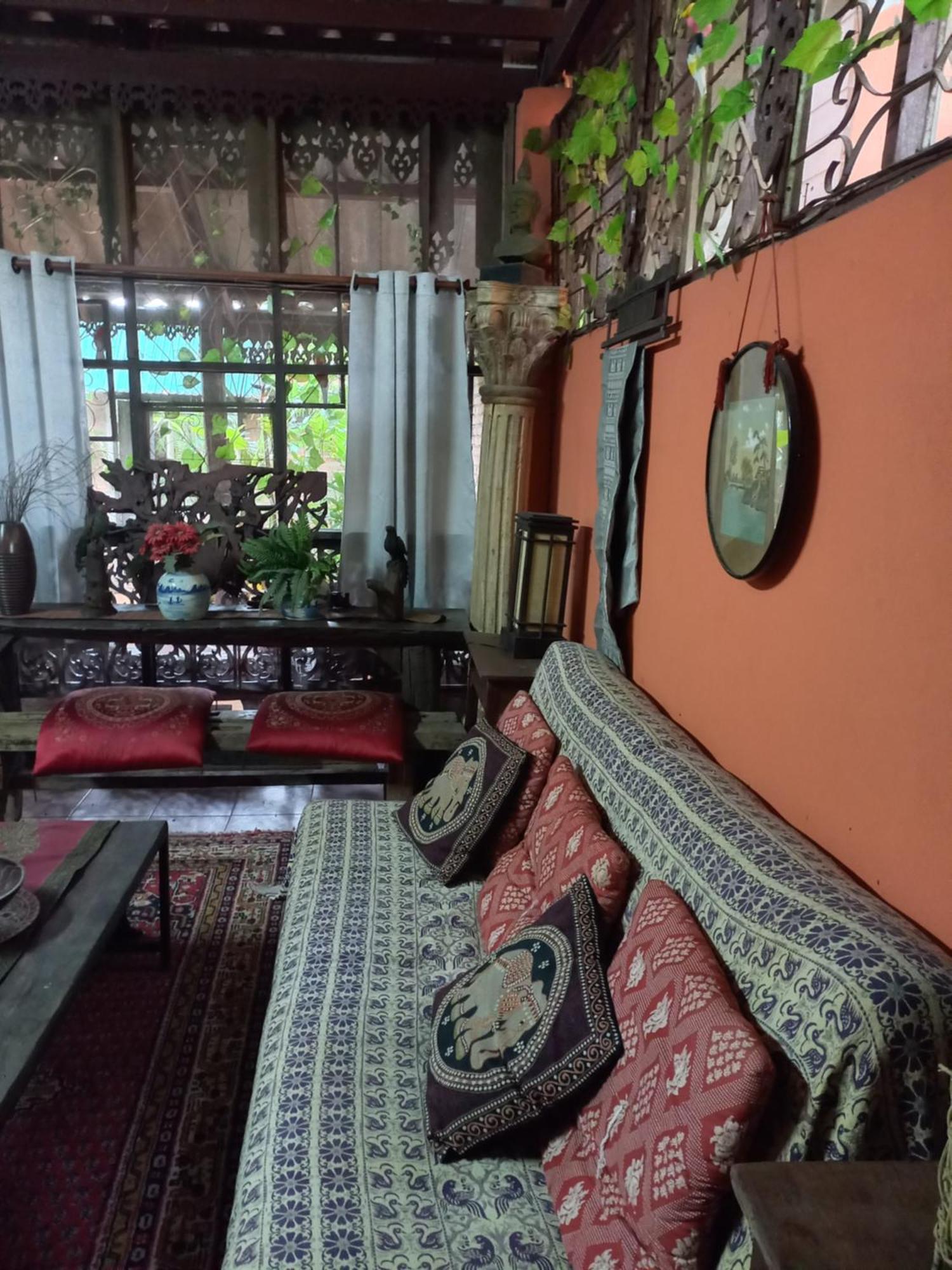 ホテル Teak House チエンマイ エクステリア 写真