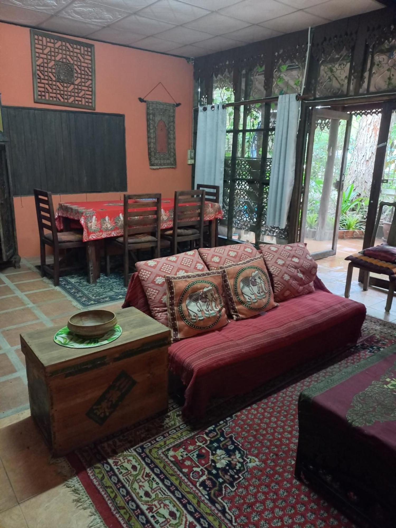 ホテル Teak House チエンマイ エクステリア 写真