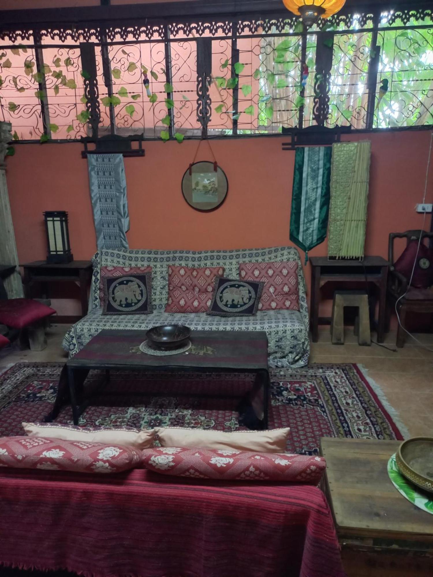 ホテル Teak House チエンマイ エクステリア 写真