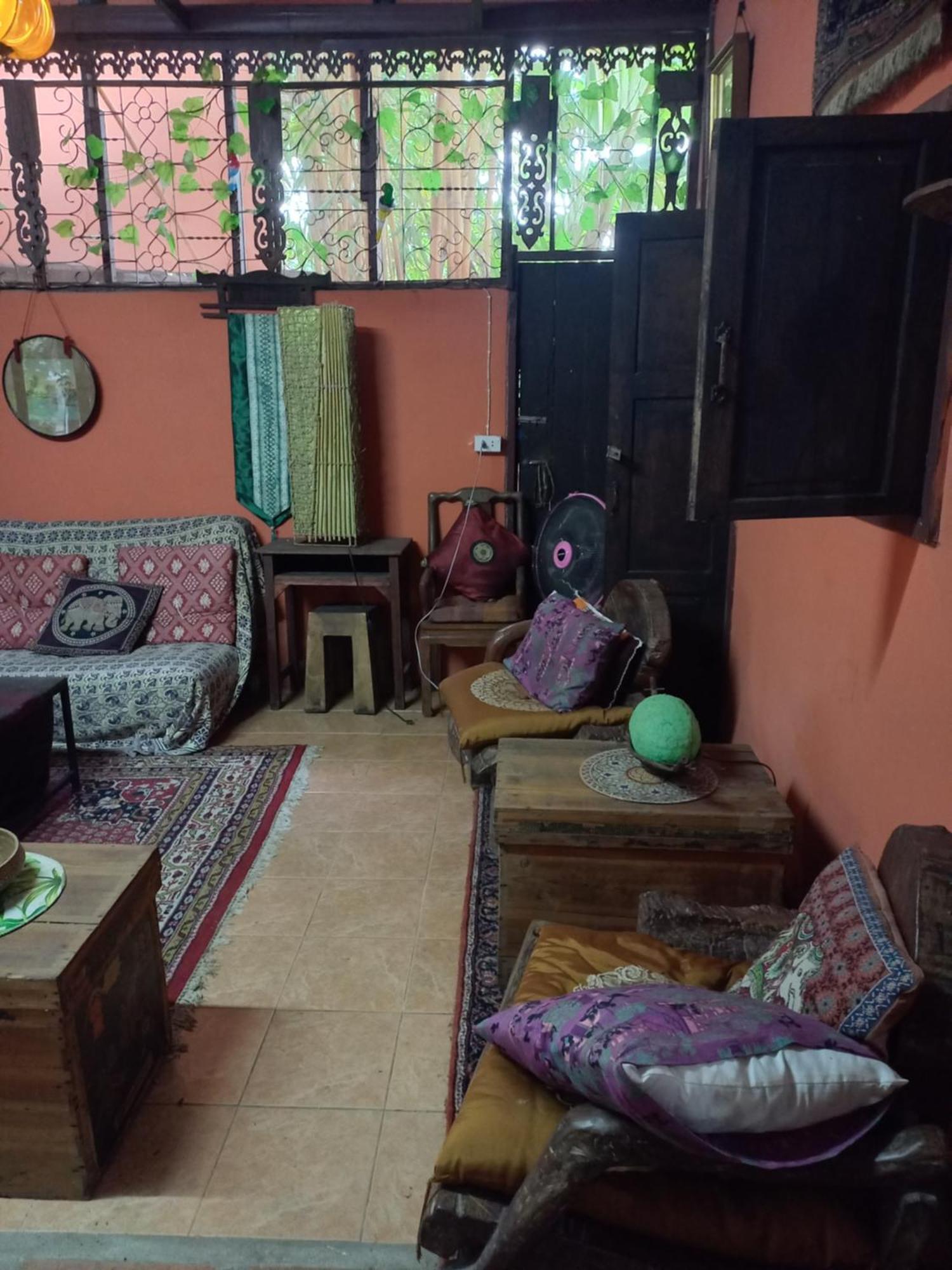 ホテル Teak House チエンマイ エクステリア 写真