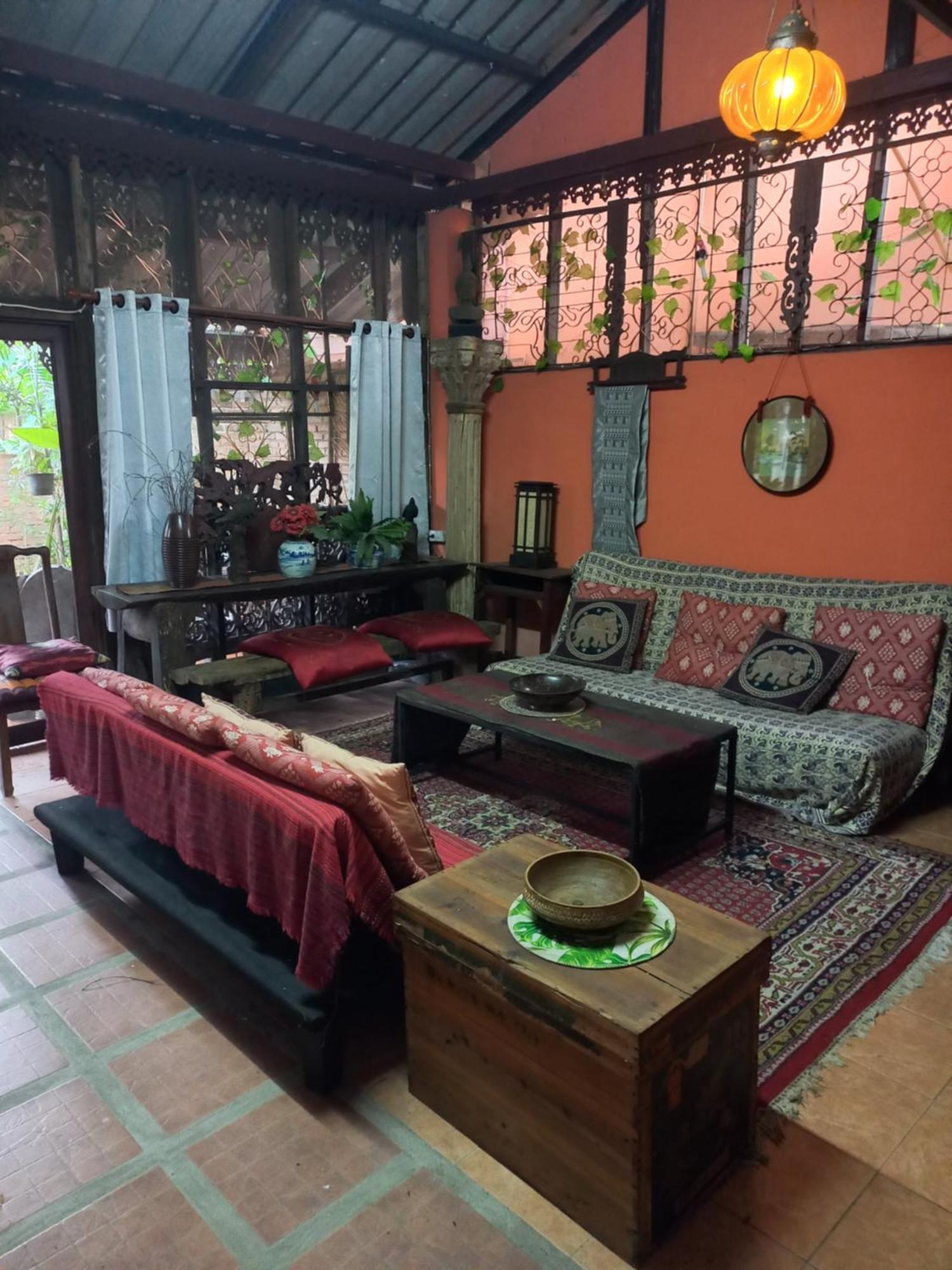 ホテル Teak House チエンマイ エクステリア 写真