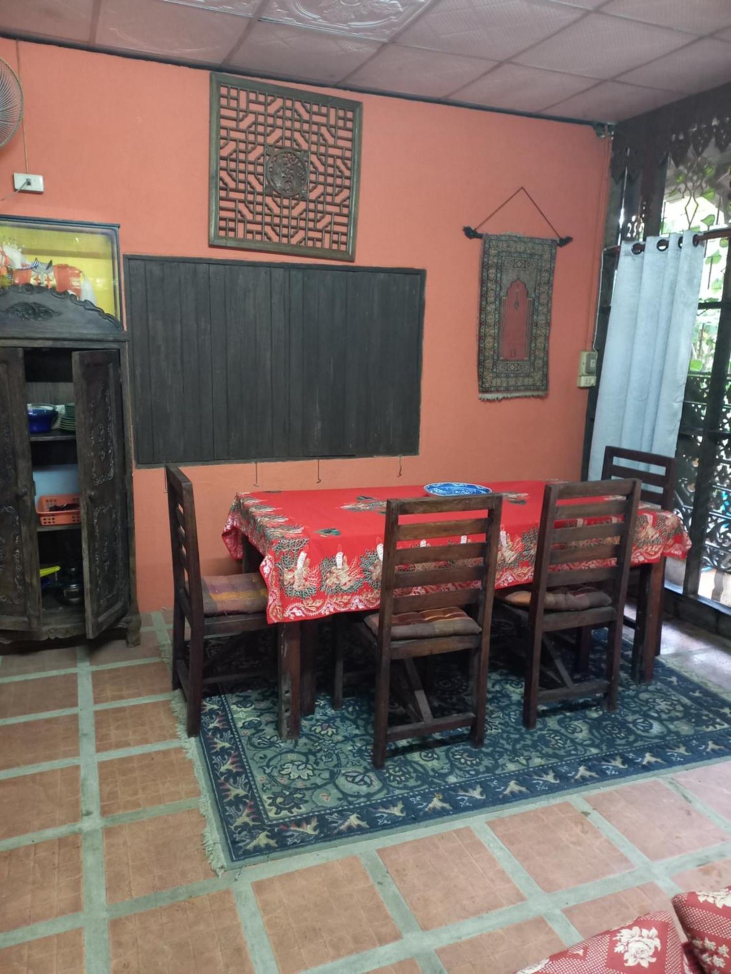 ホテル Teak House チエンマイ エクステリア 写真