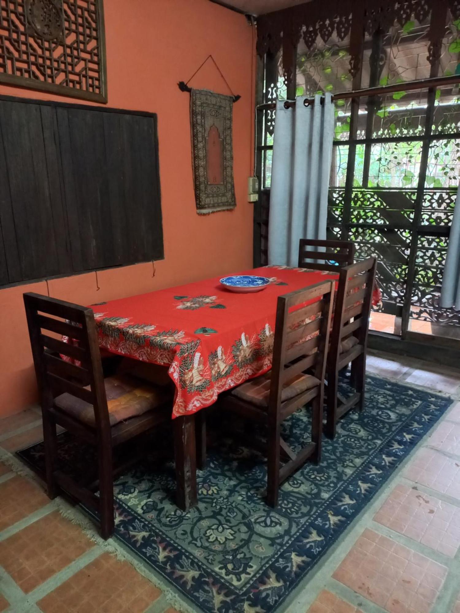 ホテル Teak House チエンマイ エクステリア 写真