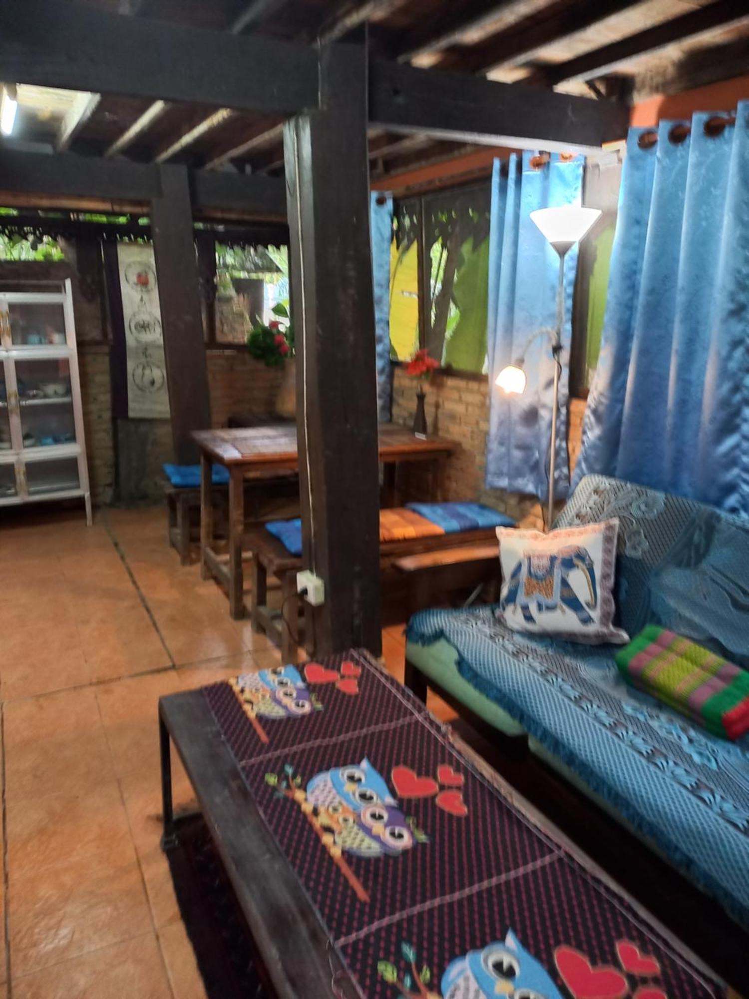ホテル Teak House チエンマイ エクステリア 写真