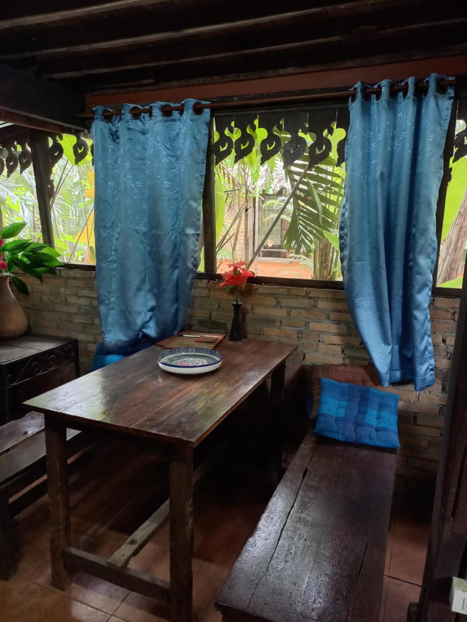 ホテル Teak House チエンマイ エクステリア 写真