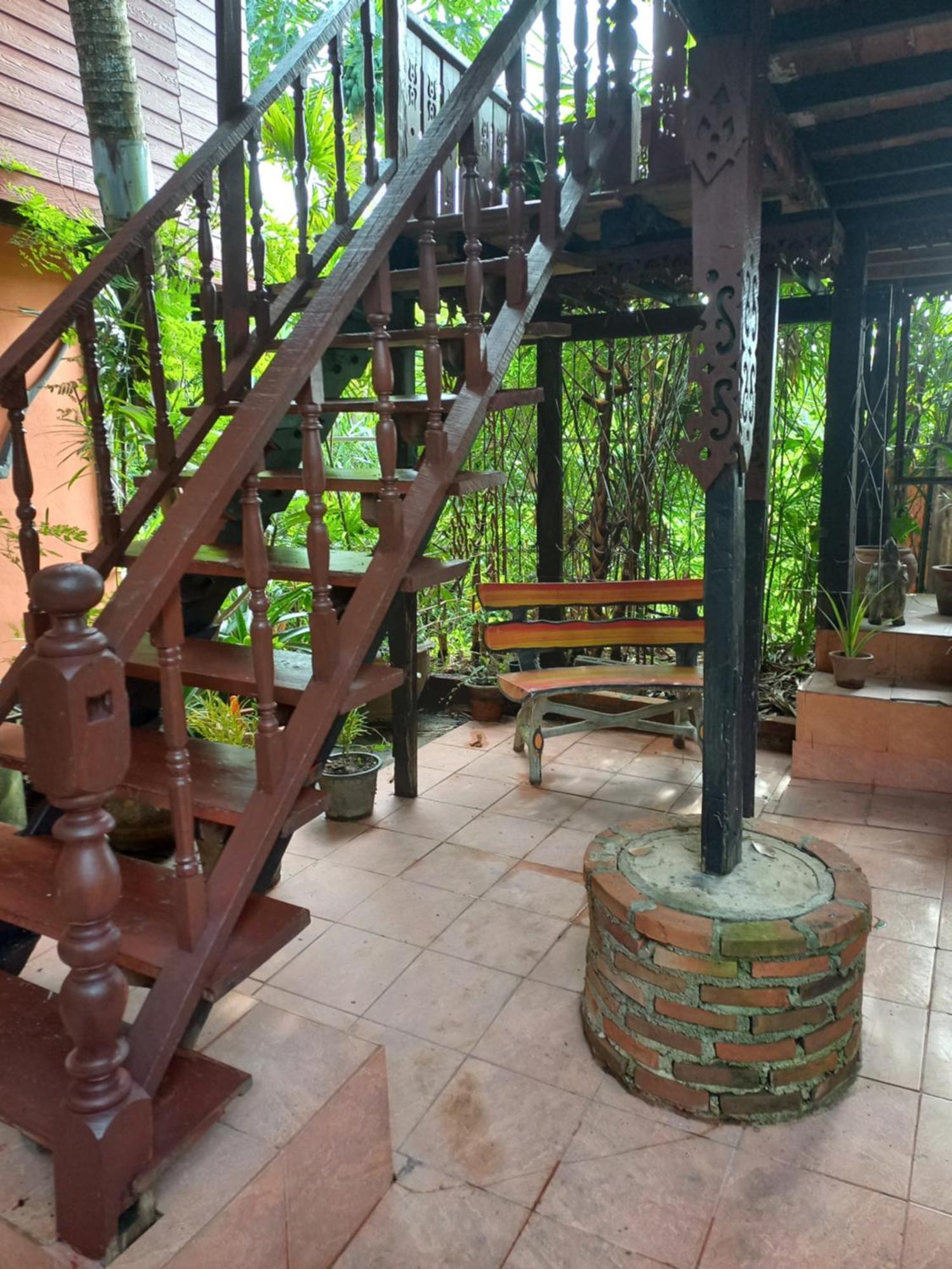 ホテル Teak House チエンマイ エクステリア 写真